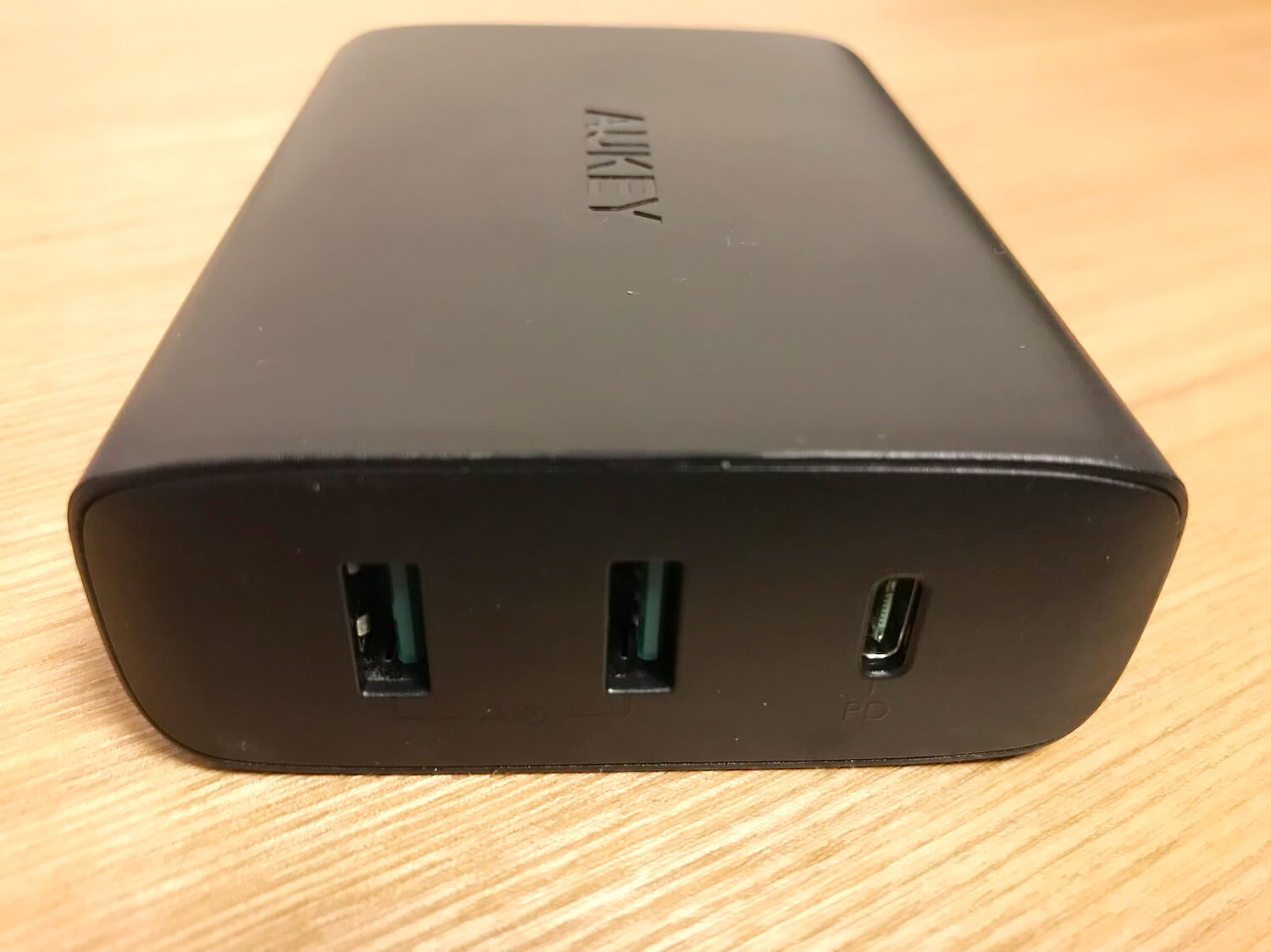 AUKEYのUSB充電器