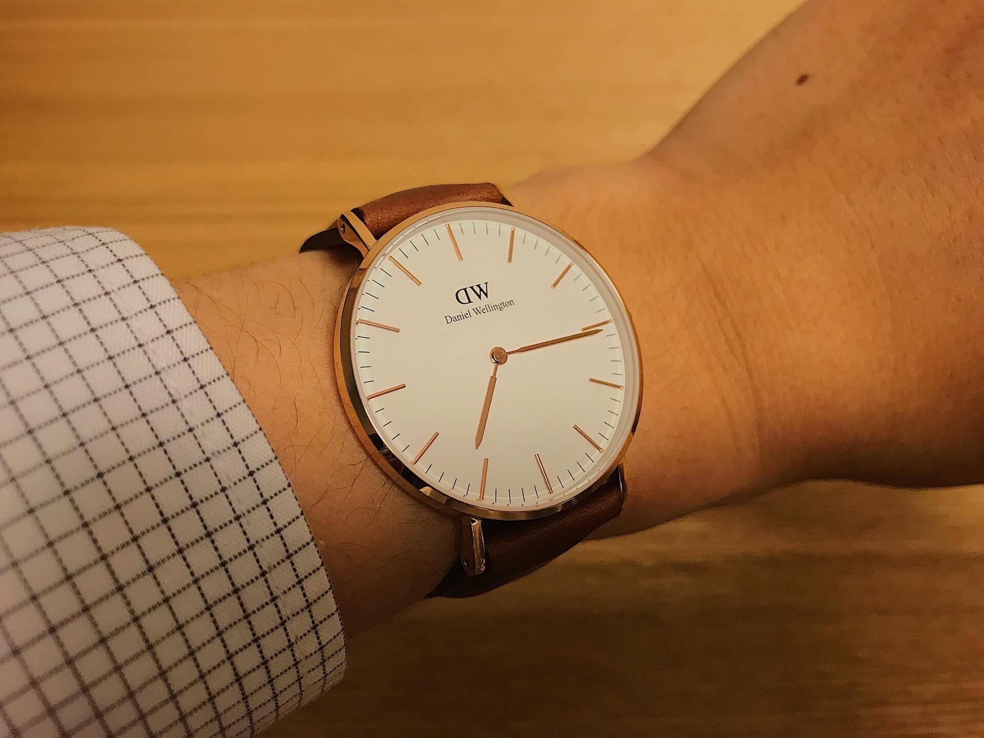 腕に着けた様子