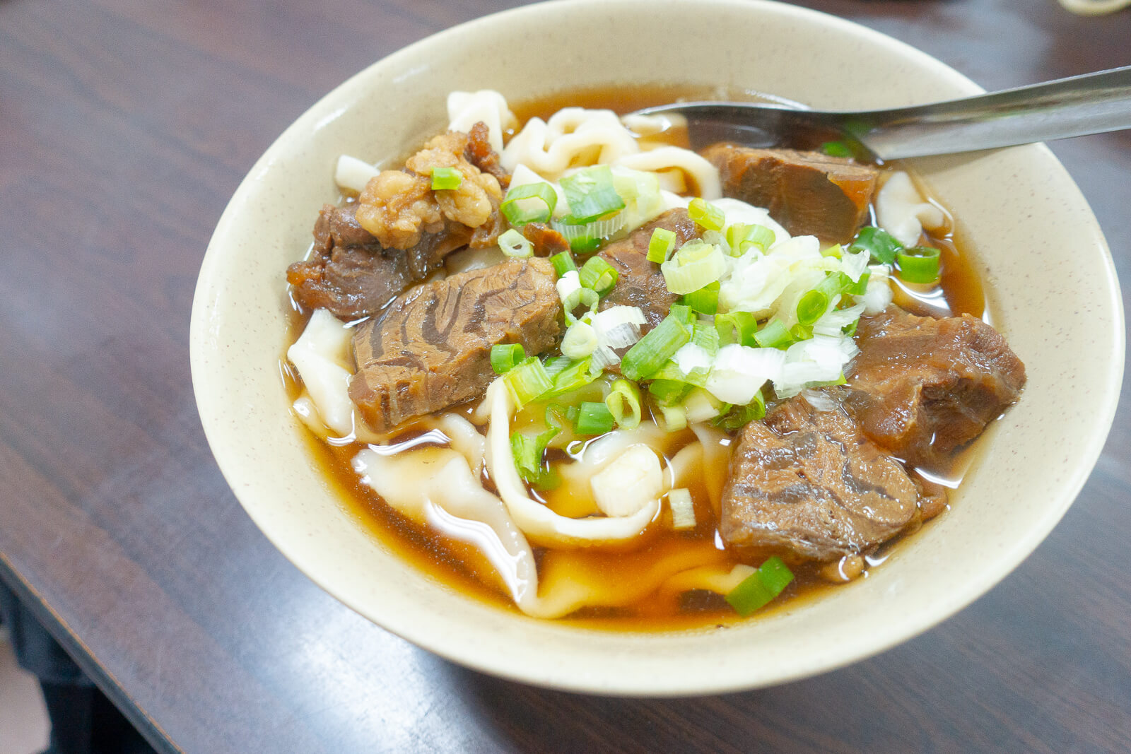 富宏牛肉麺の牛肉麺