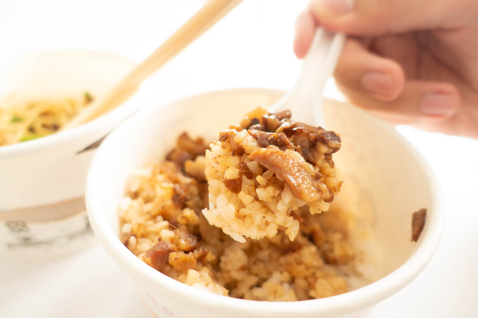 三代魚翅肉羹で魯肉飯を食べる