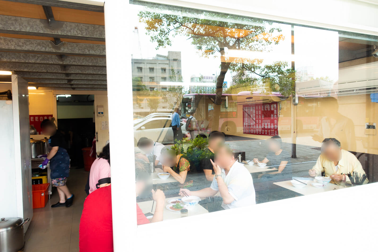 三代魚翅肉羹店内