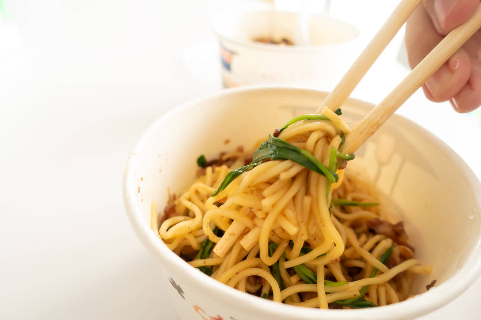 三代魚翅肉羹の乾麺を食べる