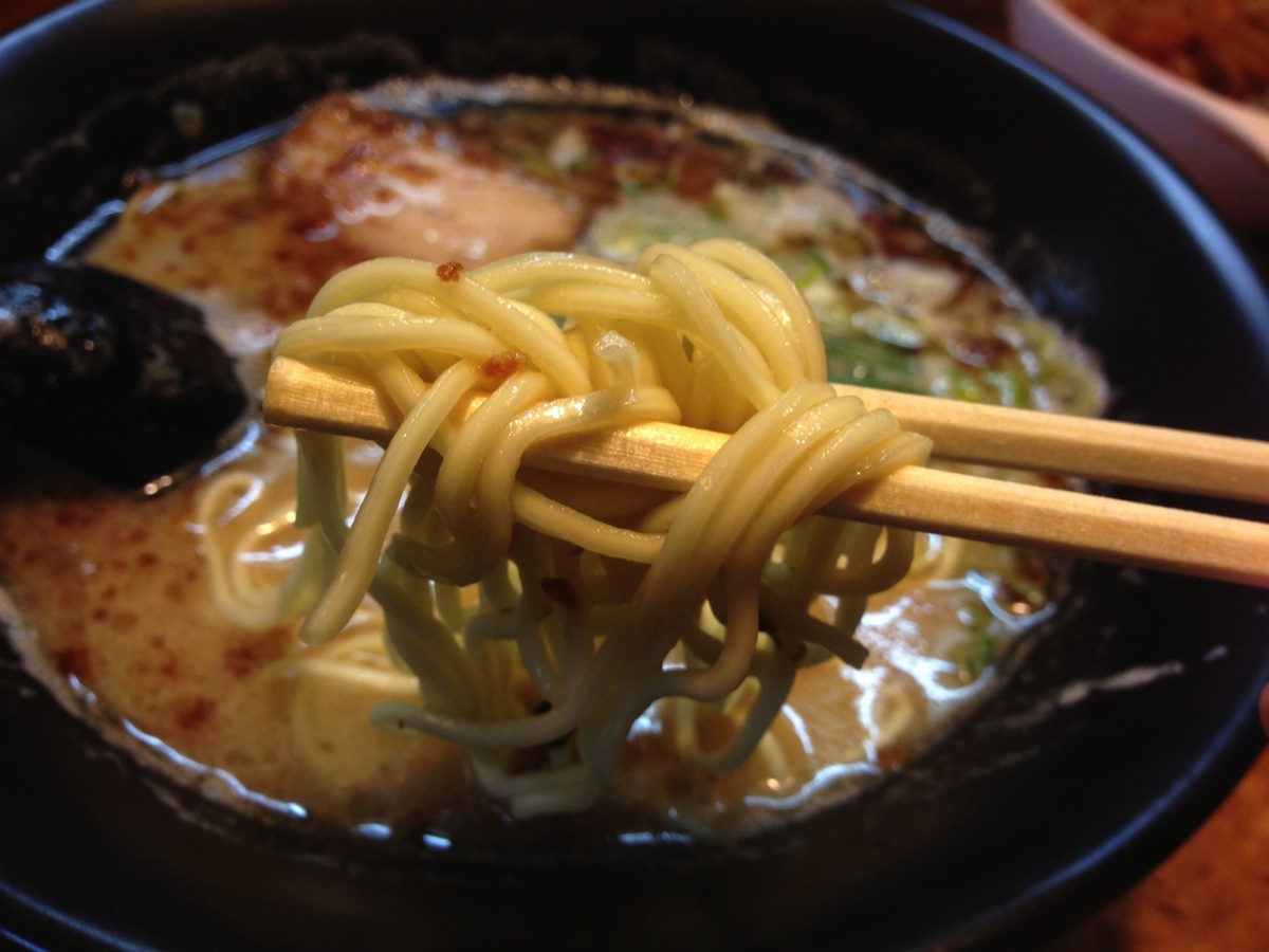 紅しょうがを乗せたラーメン